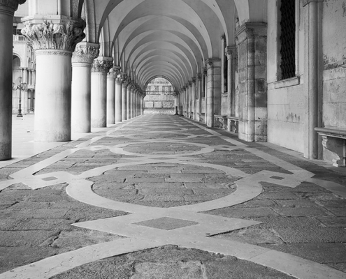 The arcade of Doge's palace is usually full of people during the day, waiting to get inside. It is peaceful and empty during the early mornings.